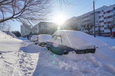 Ущерб на 18 тысяч рублей: челнинец обворовал две машины под сугробом