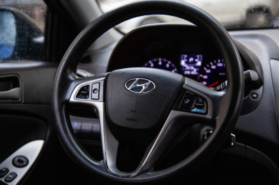 Депутат Чаплин предупредил о штрафе за блокировку чужого авто на парковке