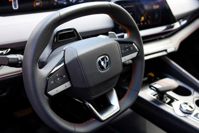 Китайские гибриды попали под &laquo;цифровой утиль&raquo;: растаможка подорожала в 300 раз