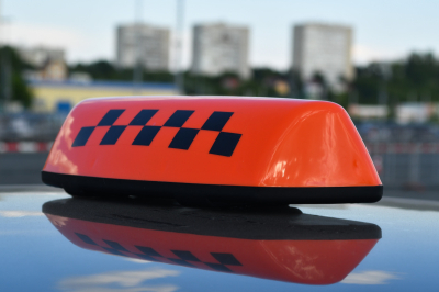 Власти хотят ограничить цены на&nbsp;такси во&nbsp;время непогоды