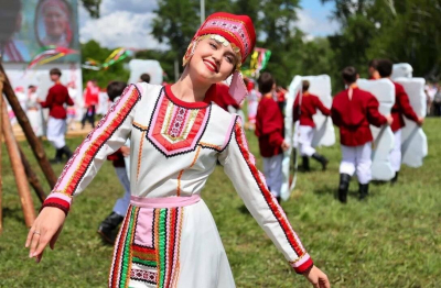 Традиционная каша, километровый танец и сотни огней: как в Татарстане отметили Семык