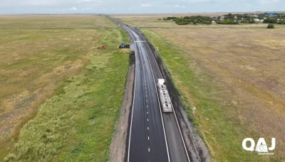 Водители большегрузных авто и жара разрушают туркестанские дороги