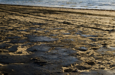 Мазутное пятно в Анапе могло возникнуть из-за атак украинских БПЛА