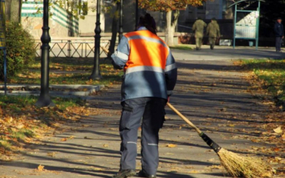 Соседи не хотят платить дворнику и убирать во дворе. Совет юриста