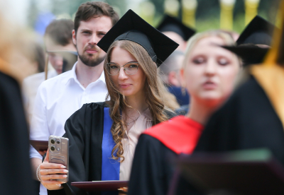 Абрамченко: В ГД обсуждают введение ограничений на платные места в колледжах