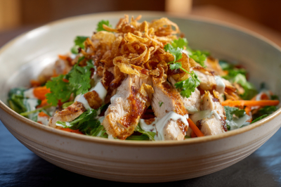 Ленивый деликатес за 10 минут: хрустящий салат с копченой курицей