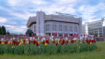 КазНУ незаконно реставрирует Дворец студентов в Алматы 