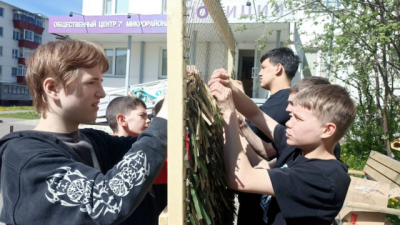 &laquo;Урок взаимопомощи&raquo;: татарстанские подростки сплели маскировочный костюм для бойцов СВО
