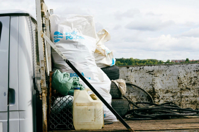 С набережной Тукая вывезли 50 мешков битого стекла и 200 &ndash; пластика