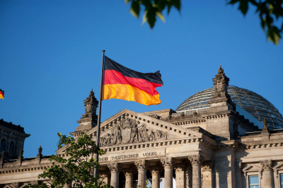 SZ: В Германии к осени примут решение относительно запрета соцсетей для детей