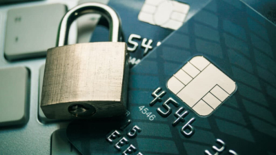 Казахстанцам начали массово блокировать счета из-за налоговой