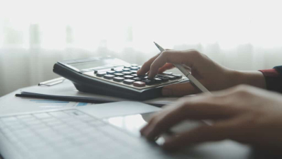 При каком долге казахстанцам будут давать отсрочку по налогам