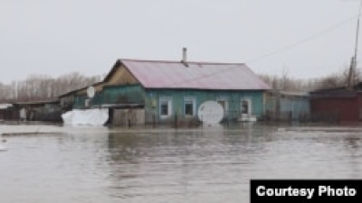 Число эвакуированных из районов паводка в Казахстане приблизилось к 100 тысячам