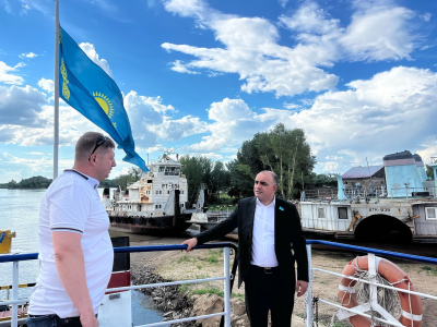Проблемы в сфере внутренних водных перевозок подняли на встрече с депутатом в Павлодаре