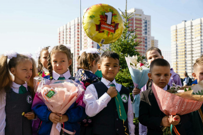 &laquo;Иң күп акча киемгә тотыла&raquo;: Татарстанда баланы 1 сентябрьгә әзерләү ничә сумга төшә?