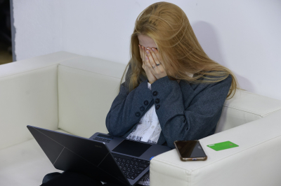 Жительница Нижнекамска хотела цветы, а получила кредит от мошенников