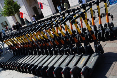 Нилов предложил разрешить туристической полиции ловить лихачей на самокатах