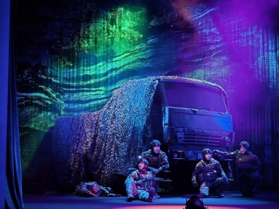 &laquo;Мустанг&raquo; на сцене и аншлаг на премьере &ndash; в Челнах показали спектакль про &laquo;КАМАЗ&raquo;