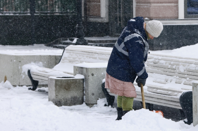 Метшин поблагодарил казанцев, которые сами расчищали дворы после снегопада