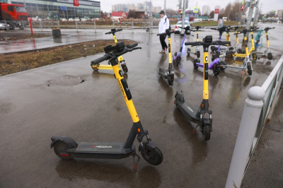 В Челябинской области намерены снизить размер штрафа из-за брошенных самокатов