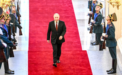 Путина на сцене &laquo;Большой перемены&raquo; вынудили сыграть в футбол