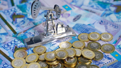 Финансисты связали падение тенге с ценами на нефть