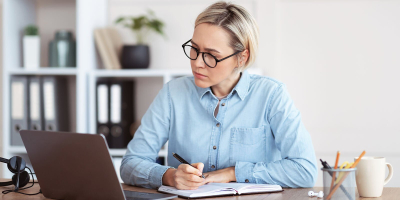 Юрист Котлярова: работника могут уволить за неоднократные опоздания