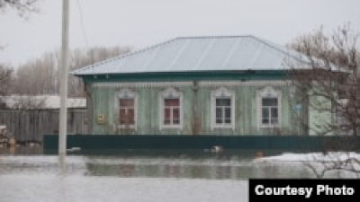 В Петропавловке прорвало земляные дамбы, из зон затопления эвакуируют жителей