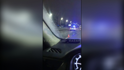 Труп на асфальте: в Казани иномарка насмерть переехала мужчину, который лежал на дороге - видео 10/04/2026 &ndash;