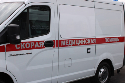Керамогранитная плитка рухнула на девочку в Перми