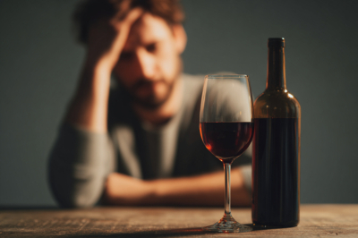 Не благородный напиток, а отрава: нарколог раскрыла всю правду о вине