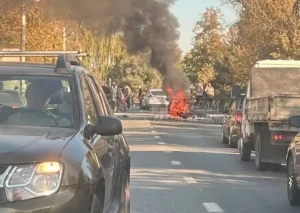 В Казани в результате ДТП загорелись мотоцикл и автомобиль — видео