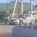 В Казани подросток на самокате влетел в легковушку и попытался скрыться