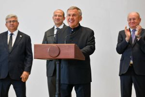 Минниханов посетил сборочно-испытательный комплекс «Казанькомпрессормаш» в Зеленодольске