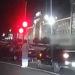 В Казани пьяный водитель без прав разгромил свою машину, когда его остановили ДПС