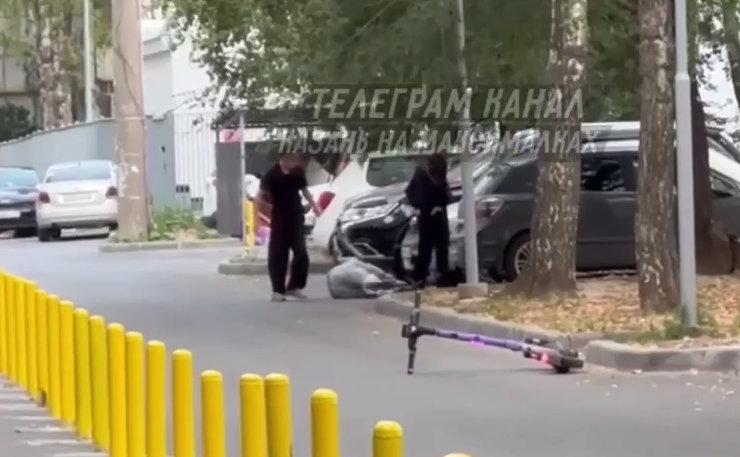 В Казани подростки на самокате распылили перцовку в лицо пожилому мужчине — видео