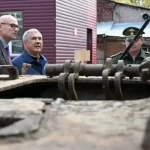 Минниханов осмотрел немецкий танк времён ВОВ, найденный во дворе КНИТУ
