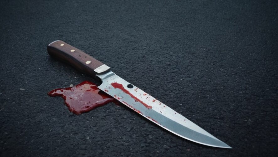 Парень изрезал ножом 17-летнюю девушку, поджог квартиру и сам погиб в огне