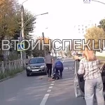 В Казани водитель сбил на зебре мальчика на самокате — видео