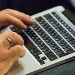 Автоинспекторы поймали казанца, который пытался сдать экзамен с рацией в кармане