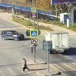 «Газель» влетела во внедорожник на перекрестке в Казани — видео