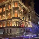 В историческом центре города ликвидируют масштабный пожар — видео