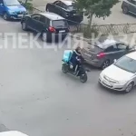 На улице Закиева в Казани легковушка сбила электровелосипедиста — видео