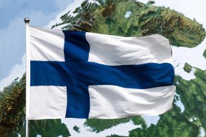 Шторм обрушил цены на электричество в Финляндии почти до нуля, но оставил тысячи домов без света