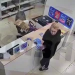 В Челнах посетительница напала на сотрудницу ПВЗ и клиента