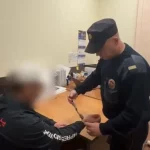 Полиция задержала мужчину, который пытался задушить девятилетнюю девочку на глазах у матери