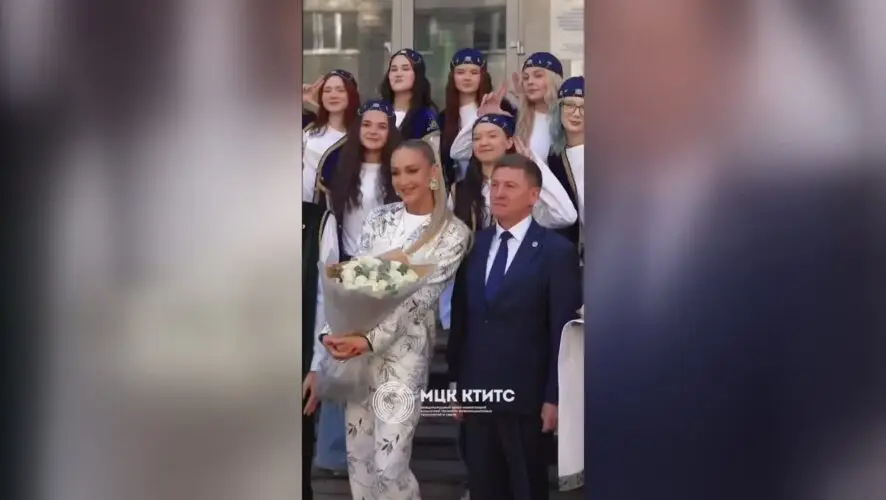 Певица Ольга Бузова приехала в Казань и посетила техникум, где снимают реалити-шоу