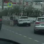 В Казани водитель Porsche на большой скорости влетел в стену — видео