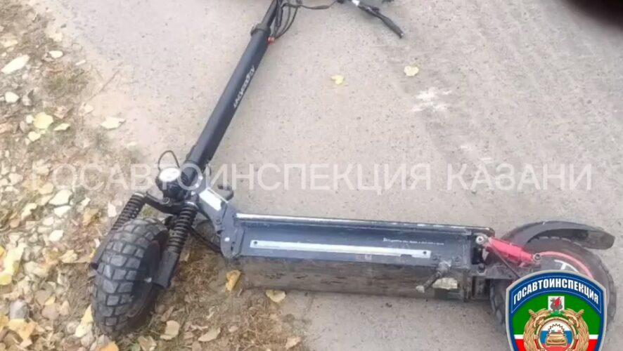 На улице Мелитопольской в Казани иномарка сбила подростка на электросамокате