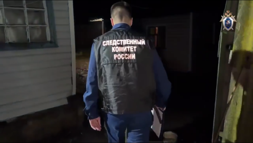 Мужчина жестоко изрезал шестилетнюю дочку и свою сожительницу — видео